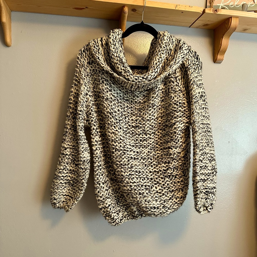 Debut Chunky Knit Sweater size medium/large